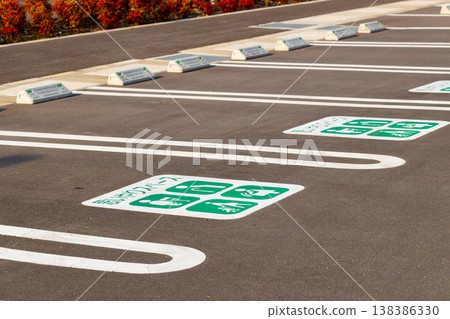 Parking lots with priority parking spaces (barrier-free and public etiquette) 138386330