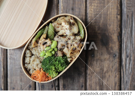 A healthy bento box with mustard chicken and plenty of vegetables, under 500 calories. A healthy bento box with mustard chicken and plenty of vegetables, under 500 calories. 138386457