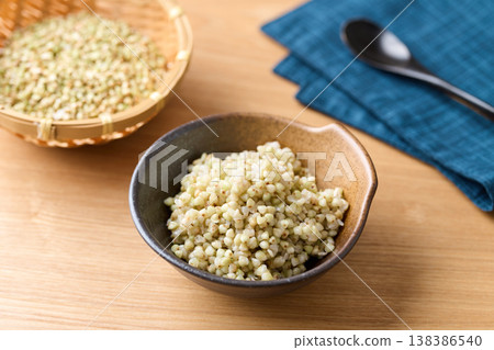 煮熟的蕎麥粒 煮熟的蕎麥粒 138386540