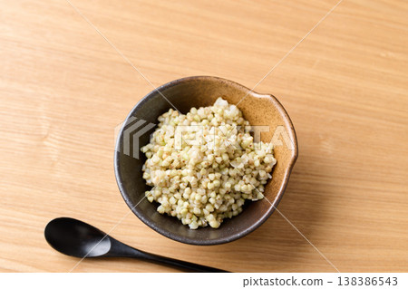 煮熟的蕎麥粒 煮熟的蕎麥粒 138386543