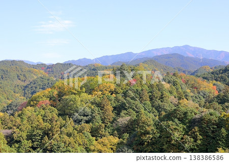 Clear autumn weather, autumn leaves in the foothills Clear autumn weather, autumn leaves in the foothills 138386586