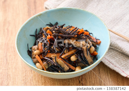 Simmered hijiki seaweed with carrots, soybeans, and fried tofu - a Japanese side dish. 138387142