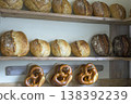 一家出售自製麵包的麵包店（boulangerie）。 138392239
