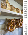 一家出售自製麵包的麵包店（boulangerie）。 138392241