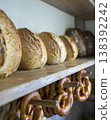 一家出售自製麵包的麵包店（boulangerie）。 138392242