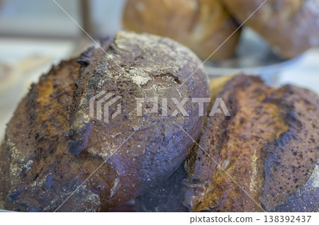 Roggenmischbrot,一種黑麥和酸麵團混合製成的麵包。 Roggenmischbrot,一種黑麥和酸麵團混合製成的麵包。 138392437