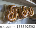 傳統德國麵包椒鹽捲餅（pretzel，brezel） 138392592