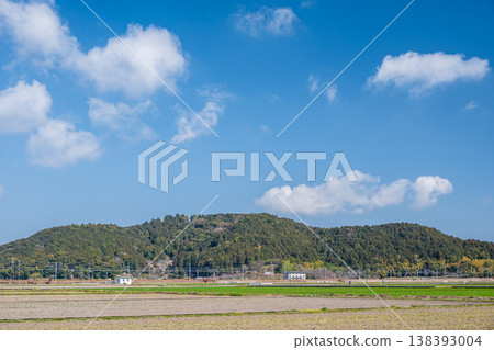 The vast rural landscape of the Omi Plain, Azuchi, Omihachiman City, Shiga Prefecture The vast rural landscape of the Omi Plain, Azuchi, Omihachiman City, Shiga Prefecture 138393004