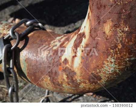 Rusty chains, copy space, the art of rust, feel the wabi-sabi. 138393012