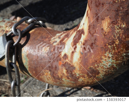 Rusty chains, copy space, the art of rust, feel the wabi-sabi. Rusty chains, copy space, the art of rust, feel the wabi-sabi. 138393017