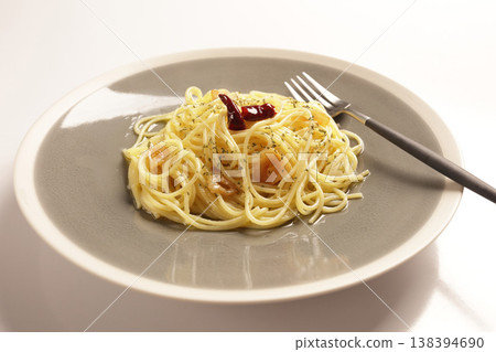 Pasta with the aroma of garlic and chili peppers: Peperoncino Pasta with the aroma of garlic and chili peppers: Peperoncino 138394690