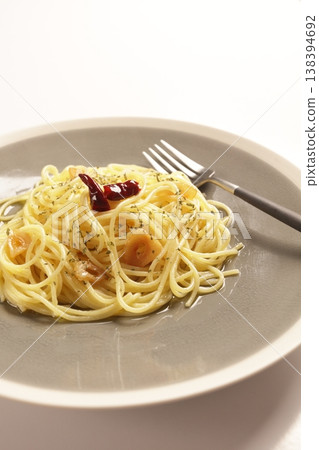 Pasta with the aroma of garlic and chili peppers: Peperoncino Pasta with the aroma of garlic and chili peppers: Peperoncino 138394692
