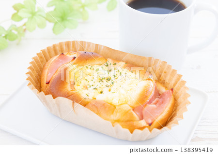 Delicious ham and egg roll and coffee 138395419