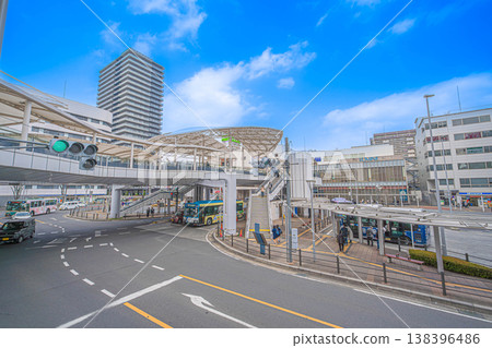 Streetscape of the pedestrian deck and bus rotary at the west exit of Kawagoe Station [Kawagoe City, Saitama Prefecture] 138396486