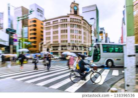 日本東京城市景觀藍色門票系統將於4月1日開始實施。雨中的銀座和一輛自行車…*為保護個人訊息,鏡頭已搖移。 日本東京城市景觀藍色門票系統將於4月1日開始實施。雨中的銀座和一輛自行車…*為保護個人訊息,鏡頭已搖移。 138396536