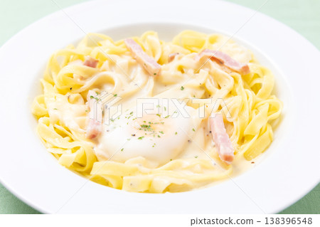 Delicious carbonara 138396548