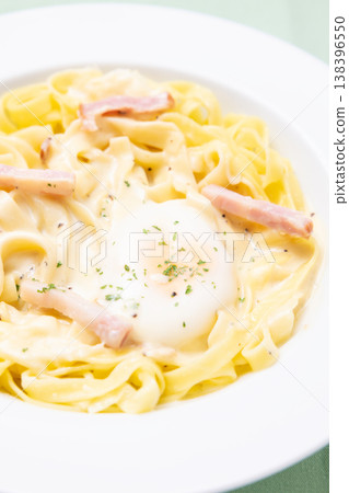 Delicious carbonara 138396550