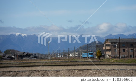 三月的某一天，在近江鐵道上。 138396663