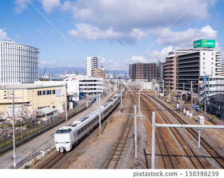 [JR寶塚線] 開往伊丹/寶塚方向的特快Kounotori 138398239
