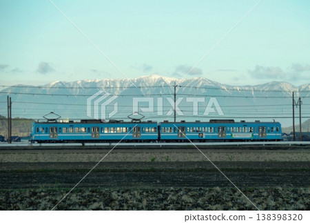 冬季山脈和奧米鐵路 冬季山脈和奧米鐵路 138398320