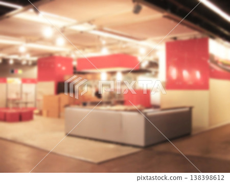 國際貿易展覽會場地、展覽大廳、燈光、攤位搭建進行中。 138398612