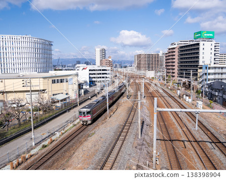 【JR神戶線】開往神戶和姬路的特急「濱風號」列車 【JR神戶線】開往神戶和姬路的特急「濱風號」列車 138398904