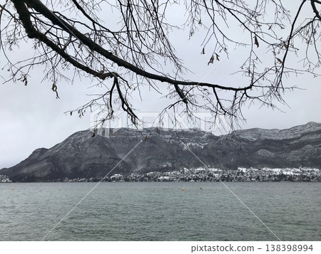 views from the shore of lake annecy after the last snowfall views from the shore of lake annecy after the last snowfall 138398994