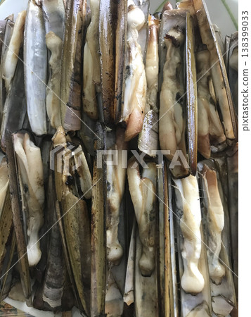 razor clams cooked on the grill with olive oil 138399033
