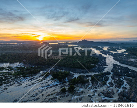 Dramatic Sunset Above Mekong River at Khone Phapheng Waterfall 138401616