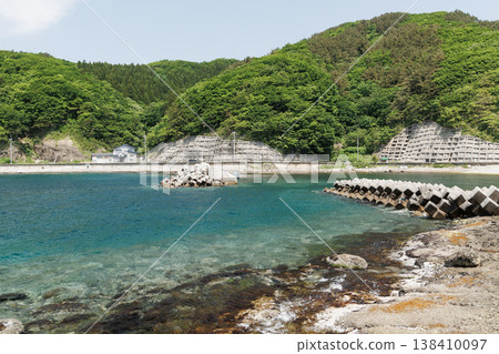 National Route 338 runs along Mutsu Bay (Wakinozawa, Aomori Prefecture) 138410097
