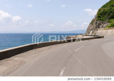 National Highway 338 on the Shimokita Peninsula runs along Mutsu Bay (Wakinozawa, Aomori Prefecture) National Highway 338 on the Shimokita Peninsula runs along Mutsu Bay (Wakinozawa, Aomori Prefecture) 138410099