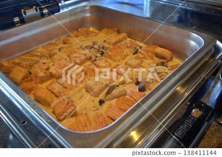 鮭魚蘑菇奶油燉菜自助餐 138411144