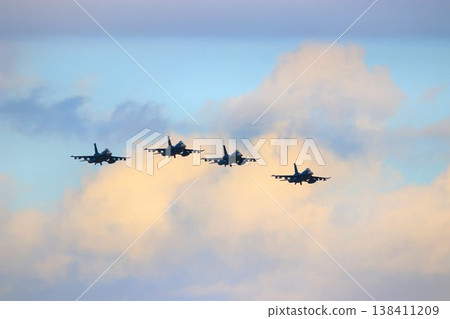 An F-2 jet fighter flying in high maneuverability over Hyakuri Base, the key to the capital's air defense. An F-2 jet fighter flying in high maneuverability over Hyakuri Base, the key to the capital's air defense. 138411209