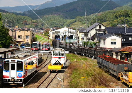 Sanriku Railway Mori Station: Sanriku Railway trains and limestone transport trains 138411336