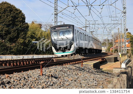 一列開往南栗橋的東武鐵道列車。 一列開往南栗橋的東武鐵道列車。 138411754