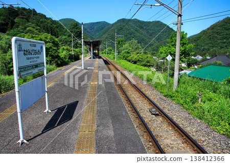 Surrounded by lush green mountains in early summer in Oku-Kinugawa... Nakami-Onsen Station 138412366