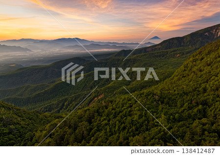 Mount Fuji and the Okuchichibu mountain range as seen from Nyū in the northern Yatsugatake Mountains at dawn. 138412487