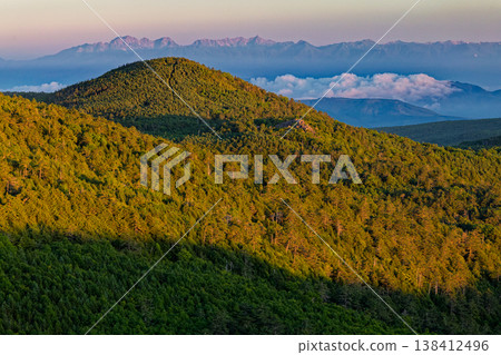 Takamiishi as seen from Nyū in the northern Yatsugatake Mountains, and the Northern Alps' Yari-Hotaka mountain range shrouded in morning mist. 138412496