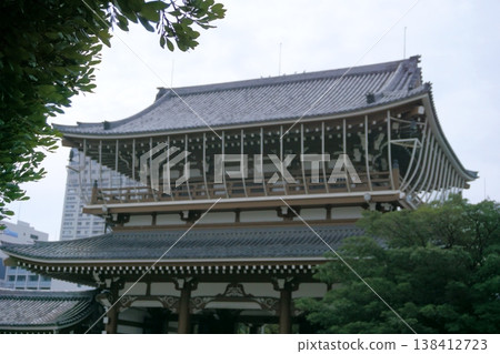 Higashi Betsuin Temple: The main gate as seen from the temple grounds. Higashi Betsuin Temple: The main gate as seen from the temple grounds. 138412723