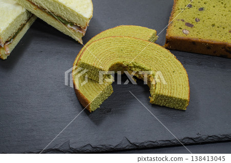 Matcha Baumkuchen, matcha pound cake, and matcha cake as snacks for cherry blossom viewing. Matcha Baumkuchen, matcha pound cake, and matcha cake as snacks for cherry blossom viewing. 138413045