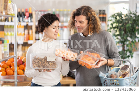 Husband and wife choose shrimp and shellfish Bolinus brandaris together for a homemade lunch at supermarket Husband and wife choose shrimp and shellfish Bolinus brandaris together for a homemade lunch at supermarket 138413066