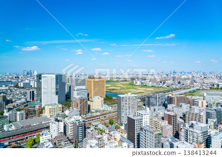 【神奈川縣】從川崎市政府展望台上看到的川崎站週邊城市景觀。 【神奈川縣】從川崎市政府展望台上看到的川崎站週邊城市景觀。 138413244