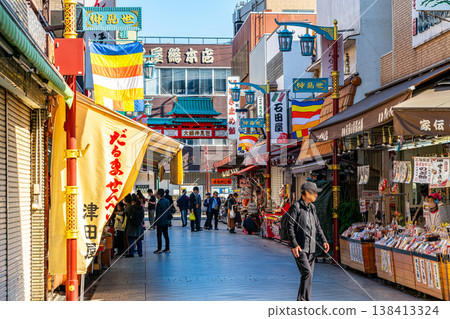 [Kanagawa Prefecture] Nakamise Street leading to Kawasaki Daishi with many shops lined up 138413324