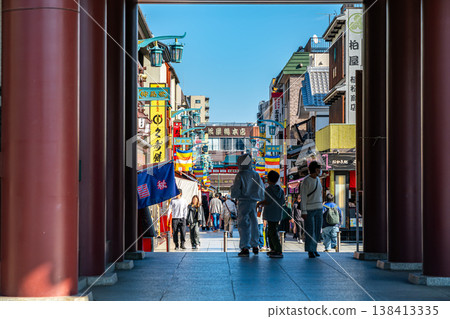 [Kanagawa Prefecture] Nakamise Street seen beyond the main gate of Kawasaki Daishi 138413335