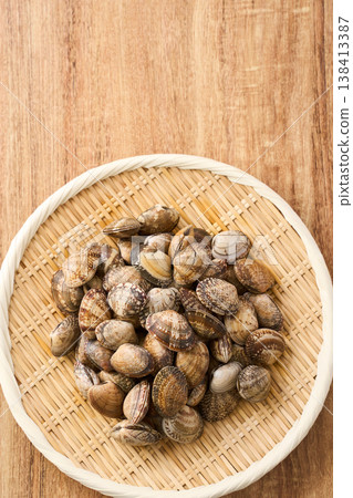 Fresh clams served in a bamboo basket; seasonal shellfish ingredients Fresh clams served in a bamboo basket; seasonal shellfish ingredients 138413387