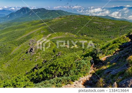 View of Suribachi Pond and the Kuroyuri-daira/Northern Yatsugatake mountain range from the climb to Tengu-dake. View of Suribachi Pond and the Kuroyuri-daira/Northern Yatsugatake mountain range from the climb to Tengu-dake. 138413664