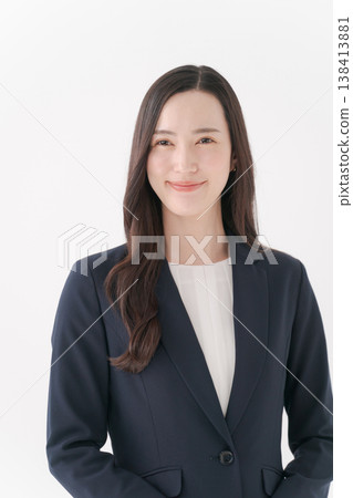 一個穿西裝的女人 138413881