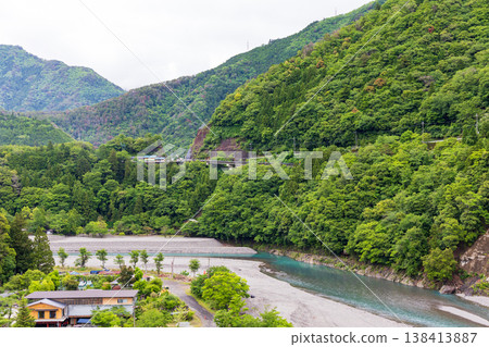 從穀瀨吊橋眺望（奈良縣戶津川村） 138413887