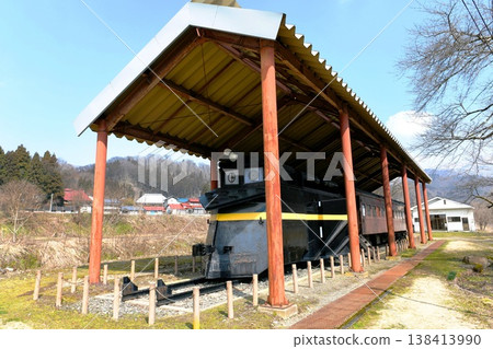 [Kitakata City "Nichu Line Memorial Museum (former Atsushio Station)" preserved snowplow and passenger car] 138413990