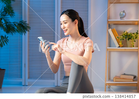 A young lady with a smartphone 138414857